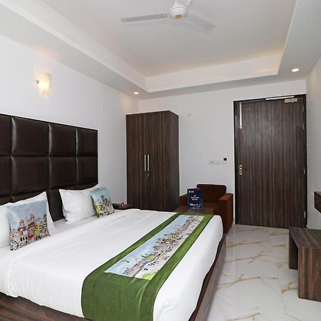 Hotel O Aamara Új-Delhi Kültér fotó
