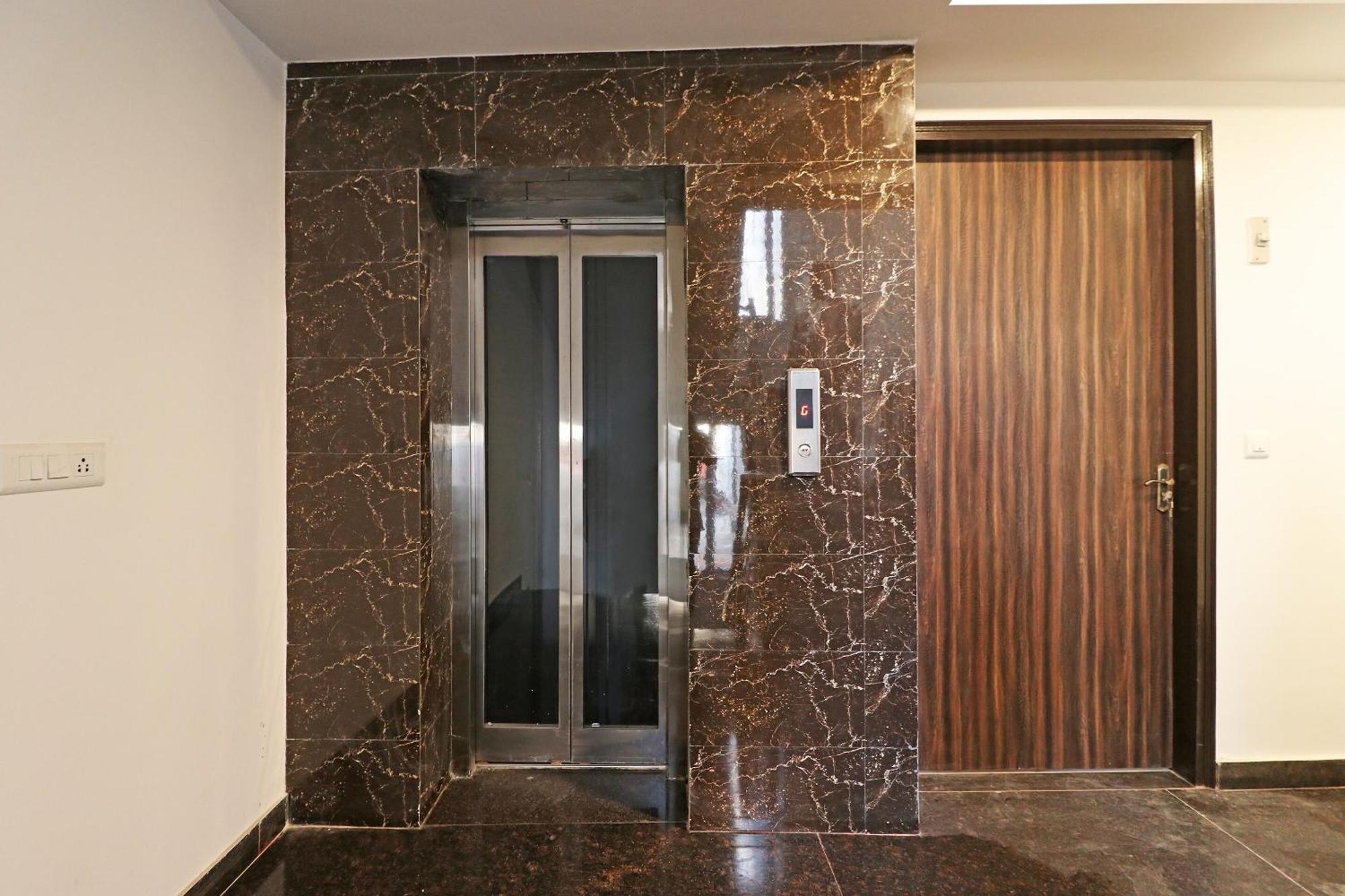 Hotel O Aamara Új-Delhi Kültér fotó