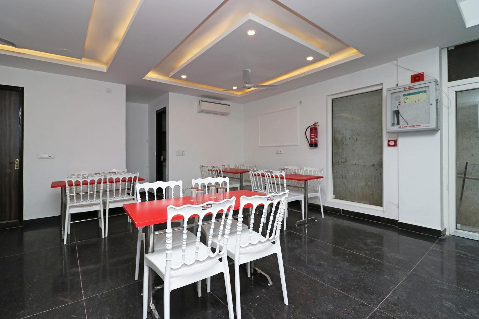 Hotel O Aamara Új-Delhi Kültér fotó