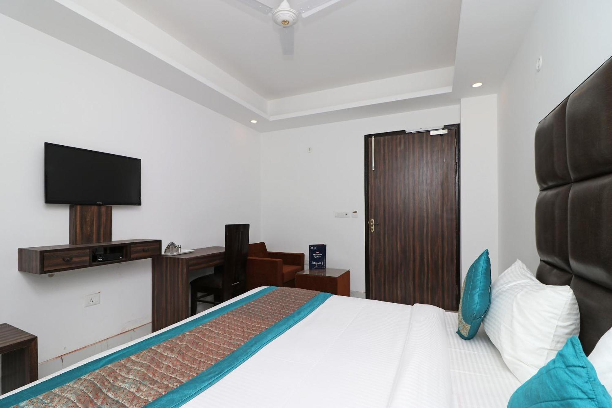 Hotel O Aamara Új-Delhi Kültér fotó