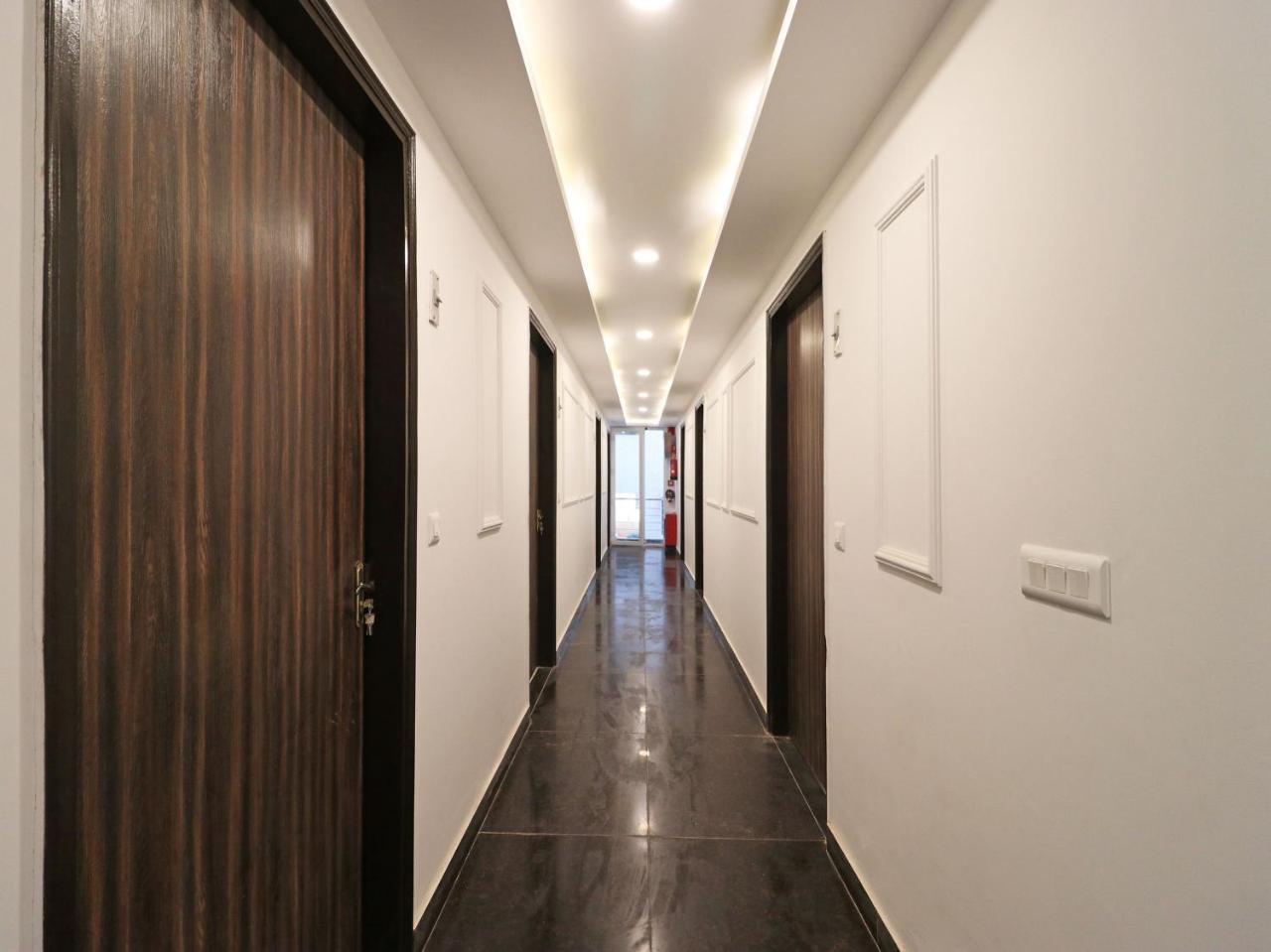 Hotel O Aamara Új-Delhi Kültér fotó